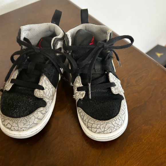 Toddler used Jordan sneakers - Picture 6 of 6